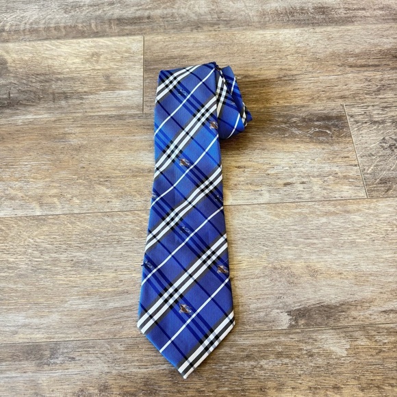 Burberry Classic Checkered and Knight Logo Plaid Tie - Picture 6 of 7